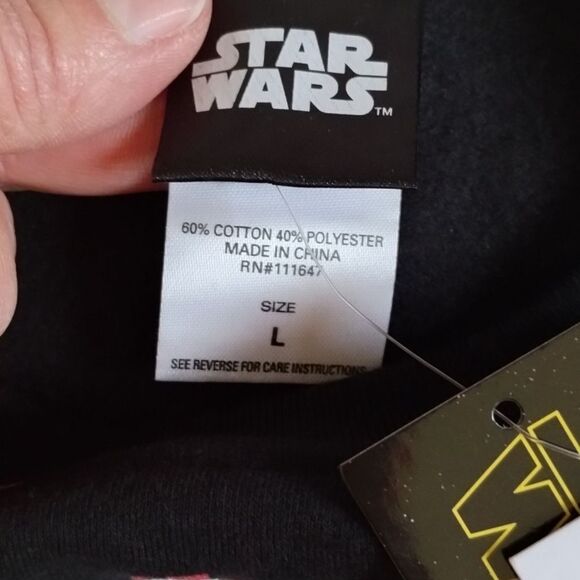 Christmas Sweatshirt Darth Star Wars Size Large Santa Hat! Disney - Picture 7 of 9